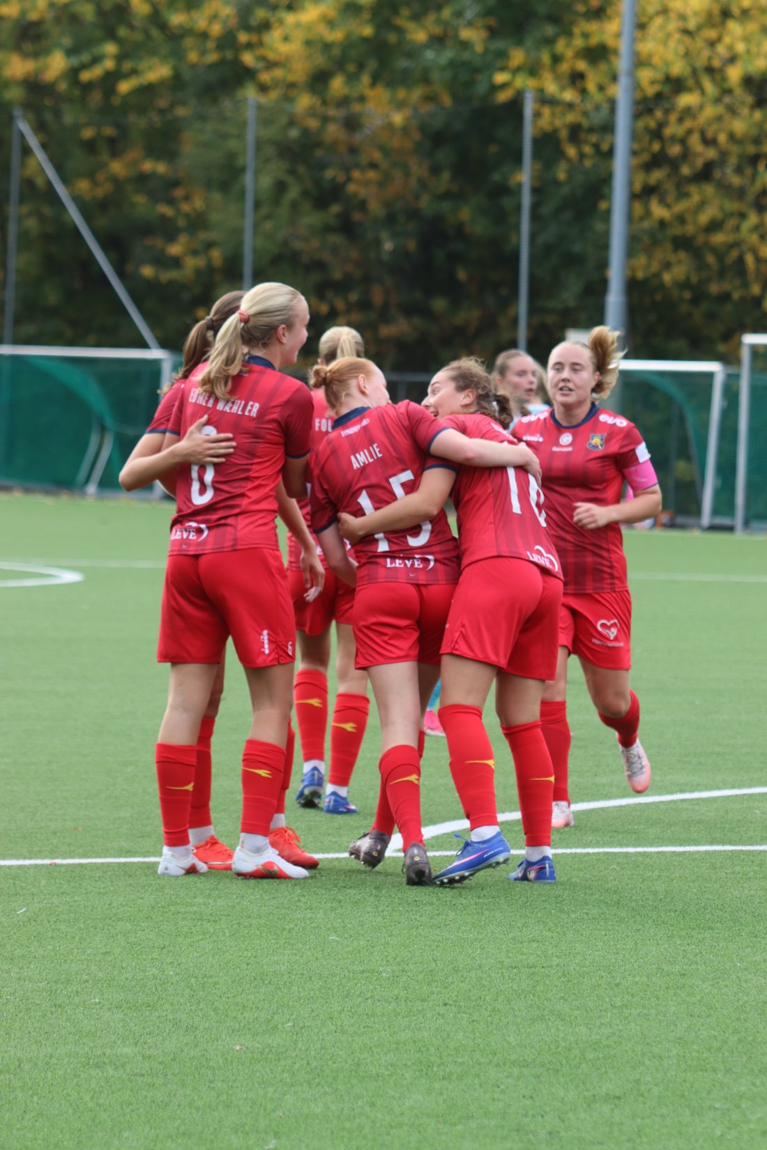Martine Edner Wæhler har satt inn 1 - 0 og Røa kan feire.<br />Foto: Erling Løkken&nbsp;