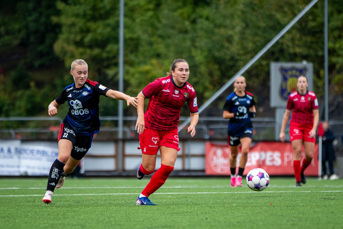 Sofia Krossøy skjøt Røa tilbake i kampen med redusering til 3-4. Foto: Odd Sindre Tonning