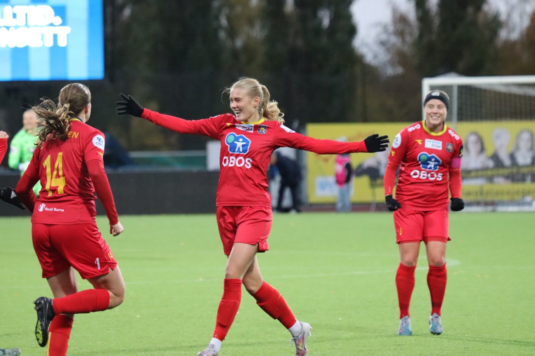 RFE_Stabæk_RFE_Martine_mål_Tuva_Kristin_ball_mellom_bena.jpg
