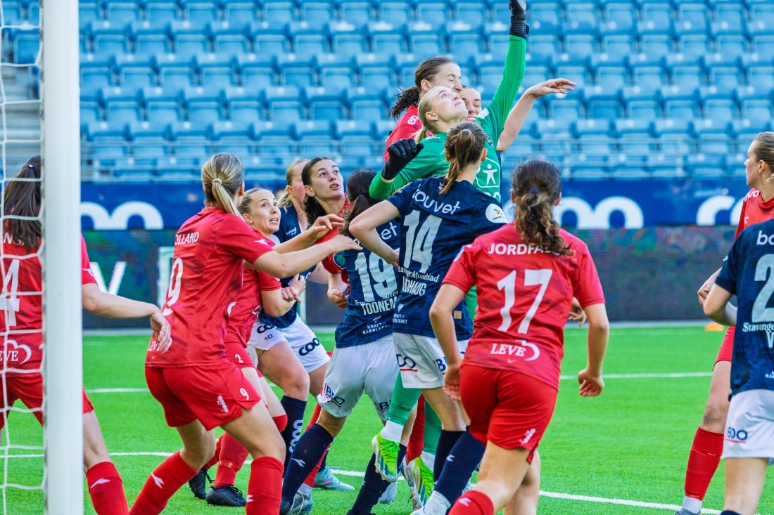 RFE_Viking_RFE_250507_Eirik_Tjørhom@Arenabilder_Action_Roamaalet_Solveig_Mina_Ida_Selma_Ragne_Hildegunn_Kaia_BRUK.jpg
