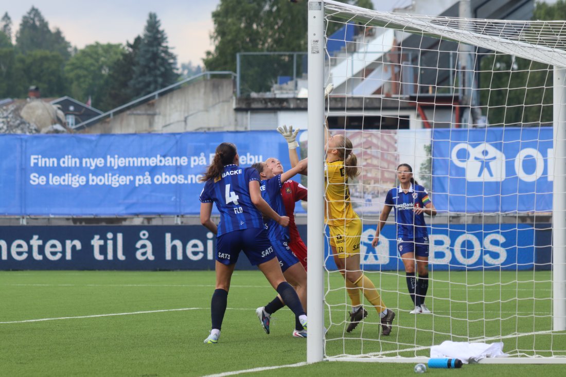 Det var mye spill og dueller foran Stabæk sitt mål i første omgang.&nbsp;<br />Foto: Erling Løkken&nbsp;