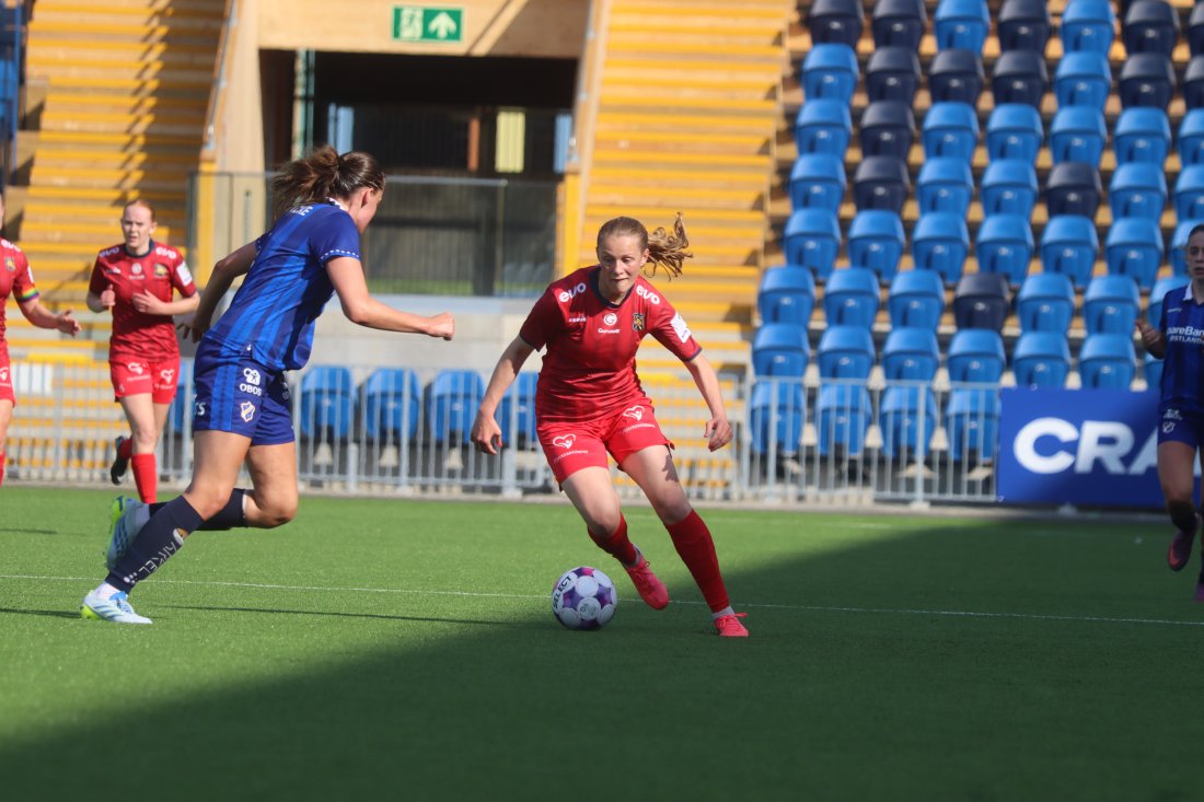 Elisa Berisha kom inn som innbytter og fikk skapt litt fremover i andre omgang.&nbsp;<br />Foto: Erling Løkken&nbsp;