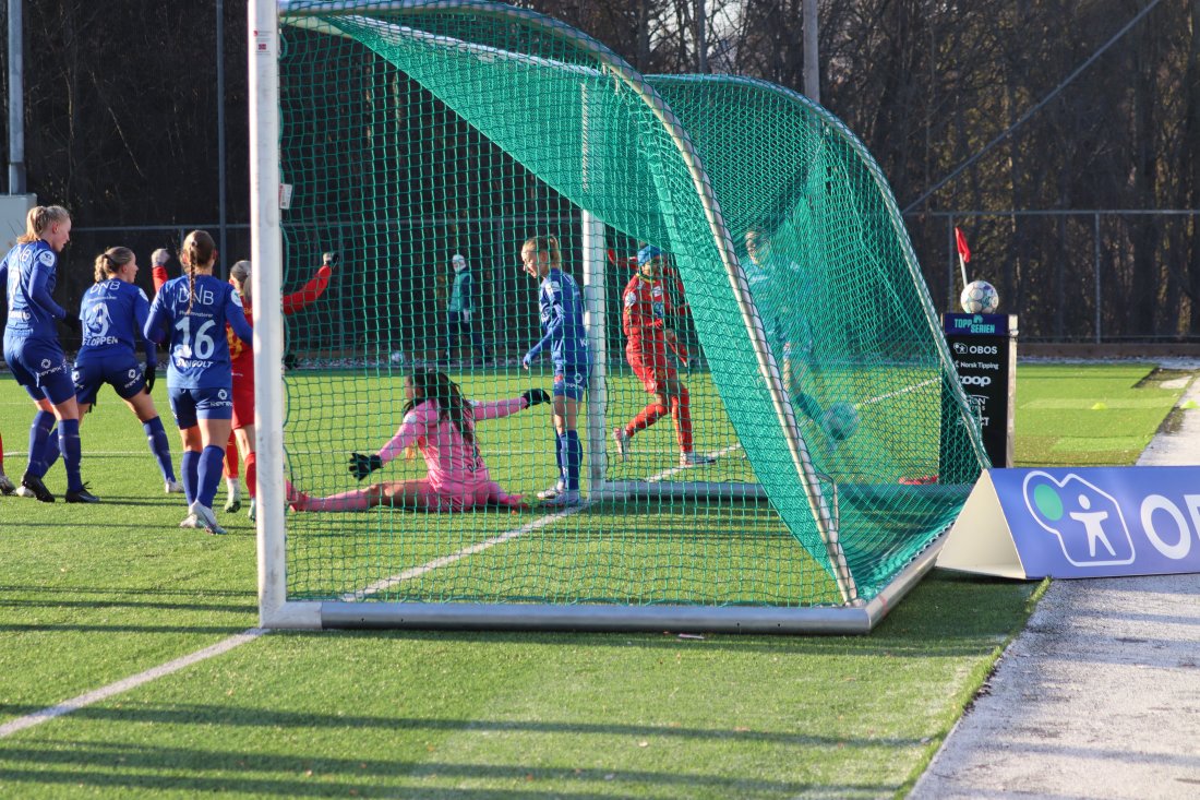RFE_Åsane_Anya_Mål_Duffy_ball_i_mål_231118._Erling_LøkkenJPG.JPG
