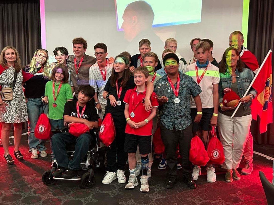 CP_Laget_Fotball_Bristol_2024_Lag_Fest_Medaljer (1).jpg
